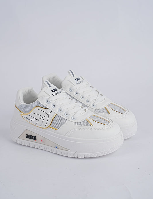 Golden Edge Walkers White – Where Luxury Meets Everyday Wear