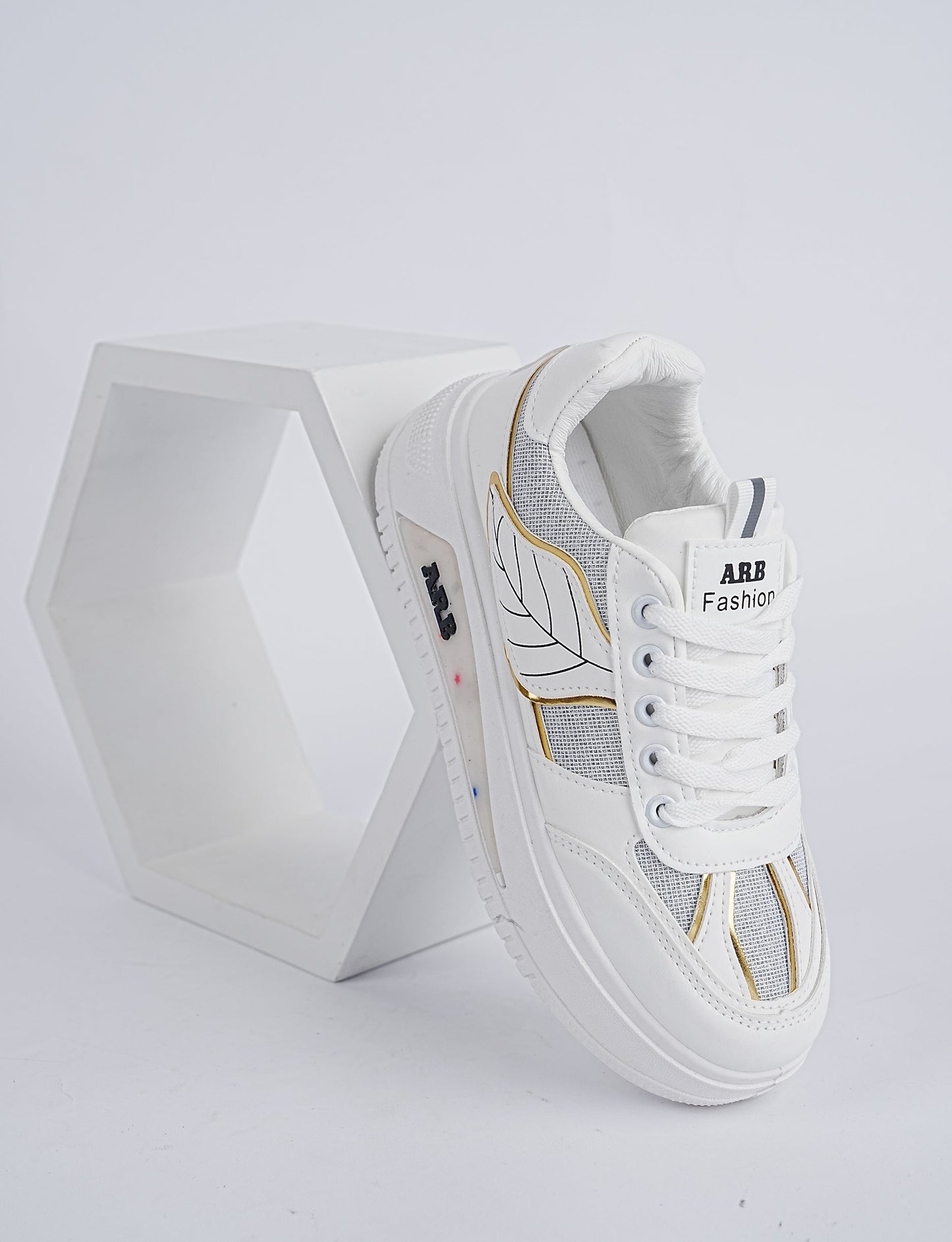 Golden Edge Walkers White – Where Luxury Meets Everyday Wear