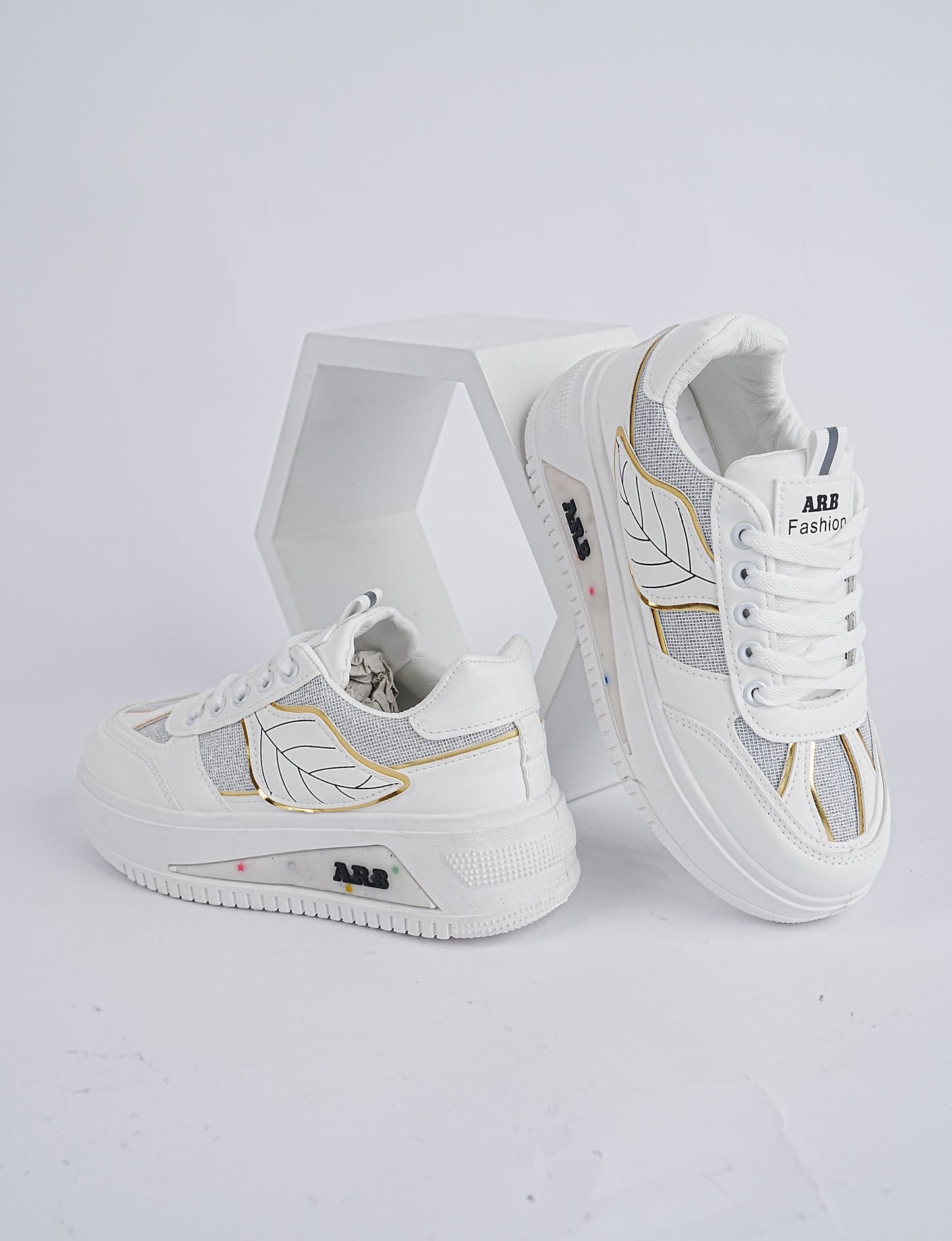 Golden Edge Walkers White – Where Luxury Meets Everyday Wear