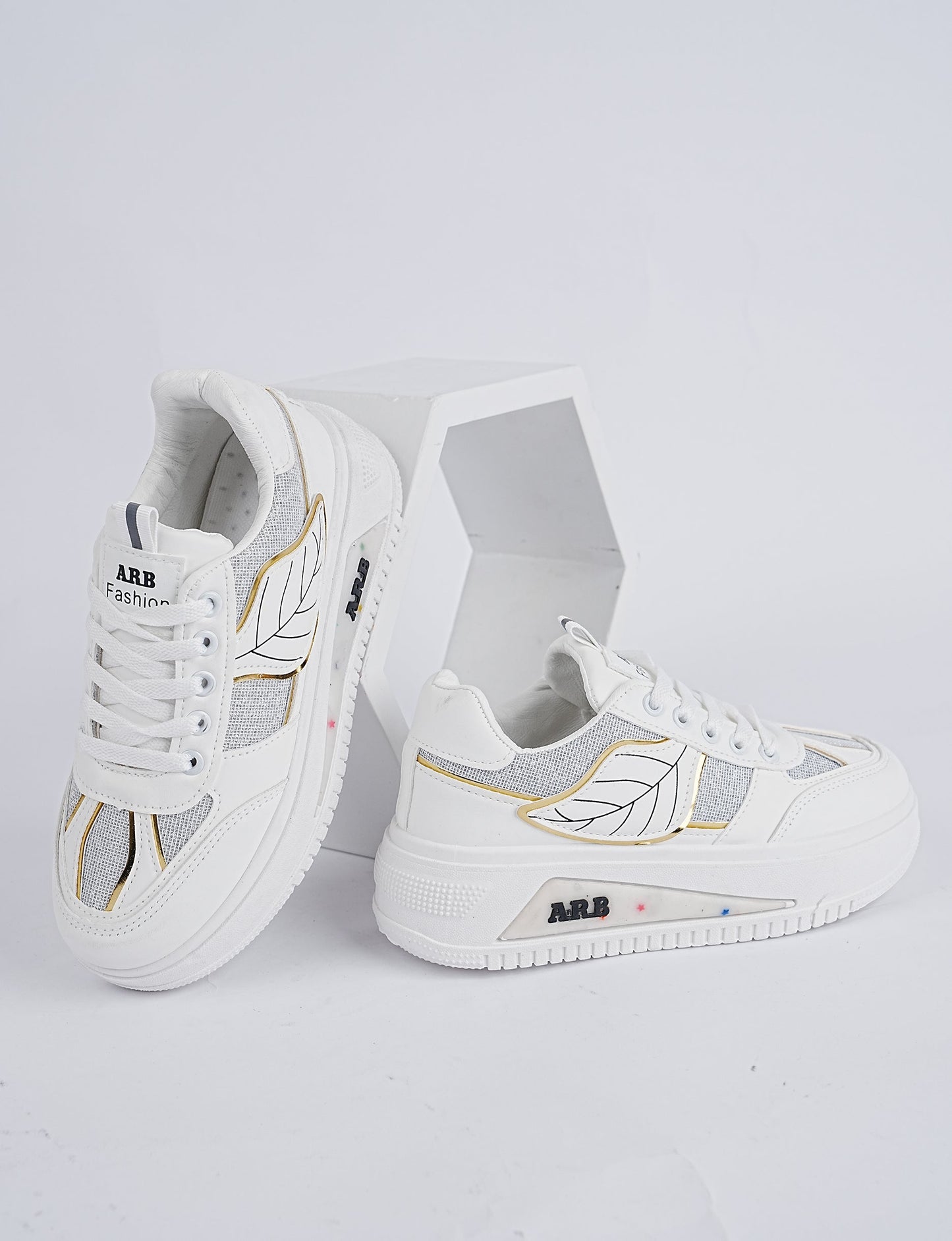 Golden Edge Walkers White – Where Luxury Meets Everyday Wear